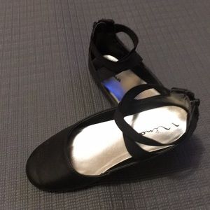 Nina black flat